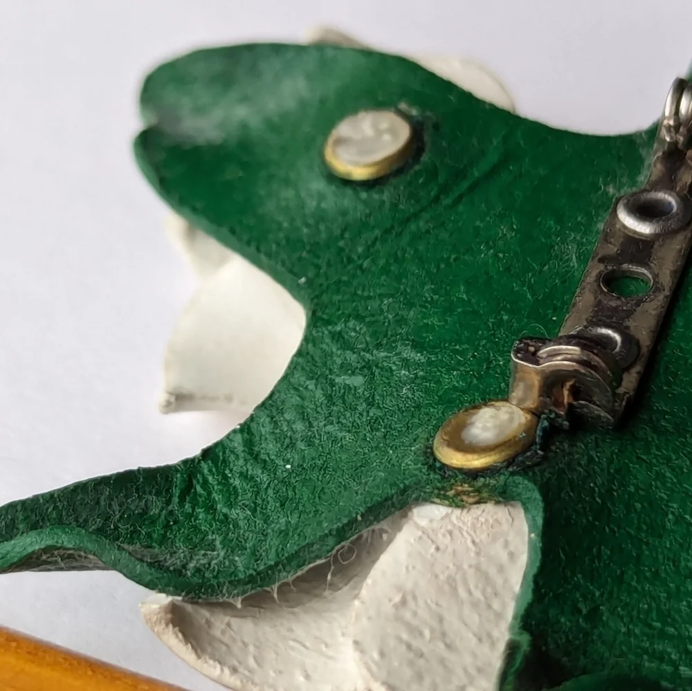 Artisan daffodils brooch